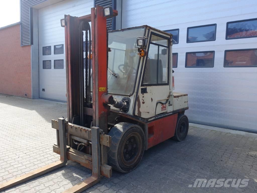 Nissan EGH02 A 30 U Carretillas diesel