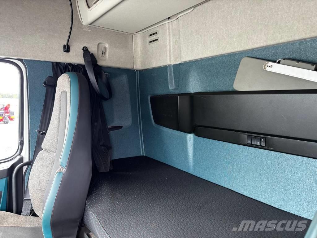 Volvo FM 330 Camiones caja cerrada