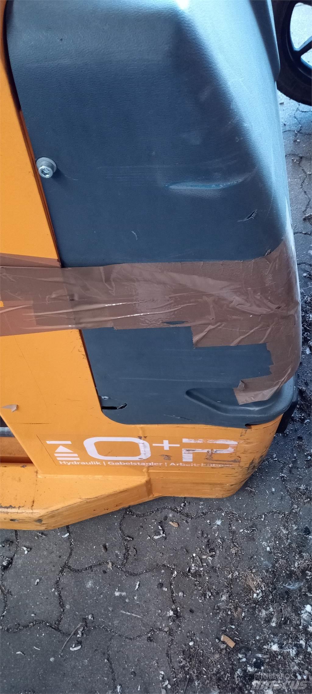  903 AC - S/N 037763 Recogepedidos de baja altura