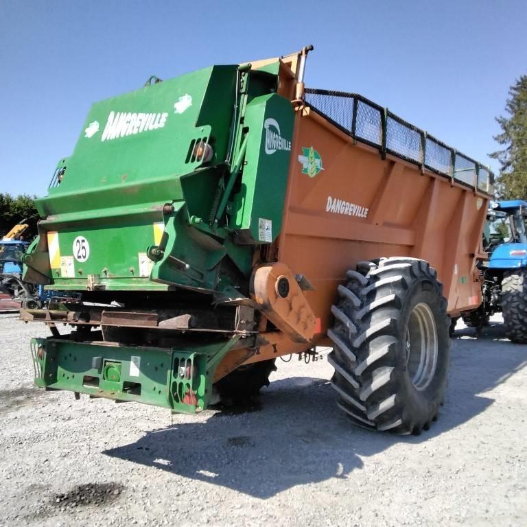 Dangreville EV 11 Remolques esparcidores de estiércol