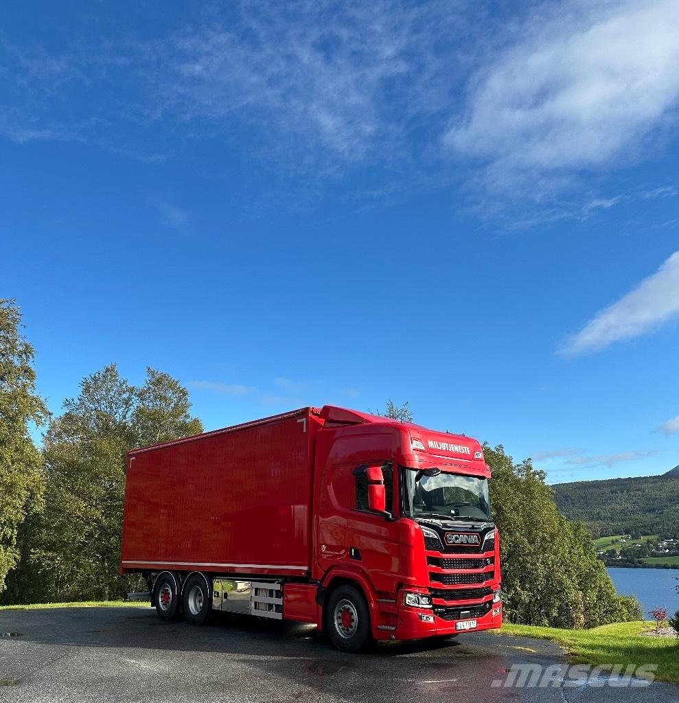 Scania R 590 Camiones volquete para virutas de madera
