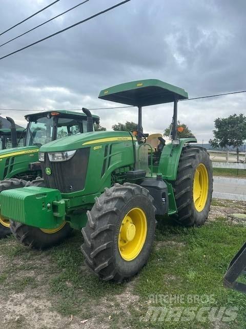 John Deere 6120 E Tractores