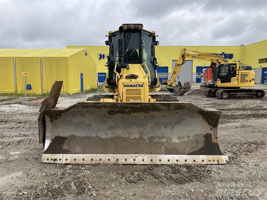 Komatsu DX 51 PX 22 Buldozer sobre oruga