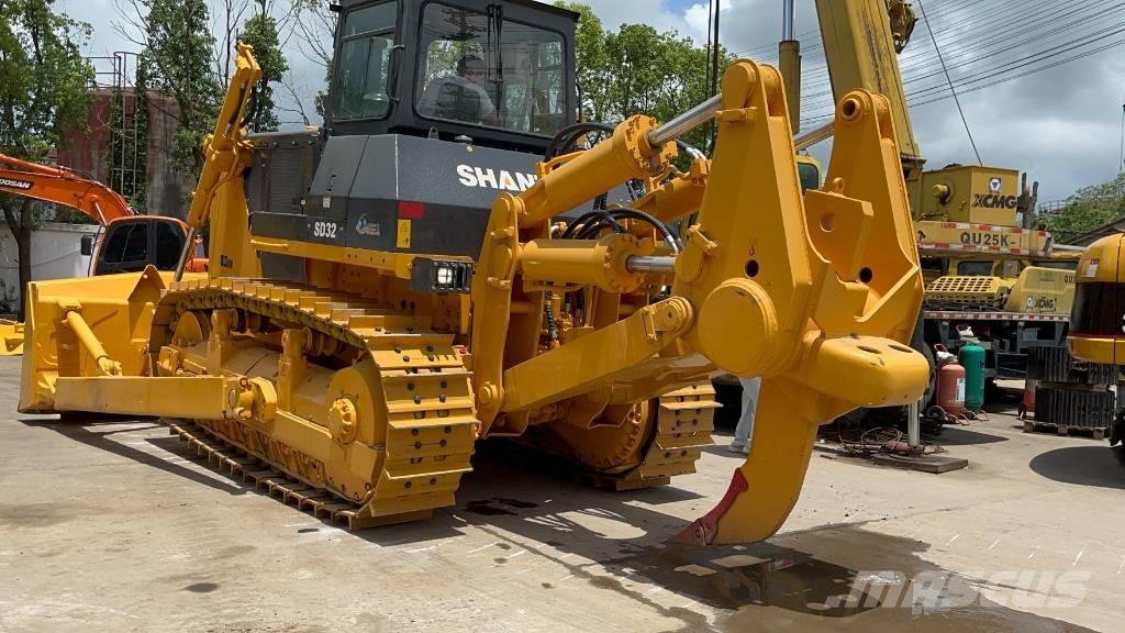 Shantui SD 32 Buldozer sobre oruga