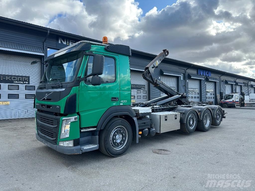 Volvo FM 420 8x2/4 Camiones polibrazo