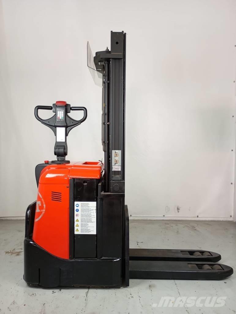 BT SPE 125 Apiladores eléctricos autopropulsados