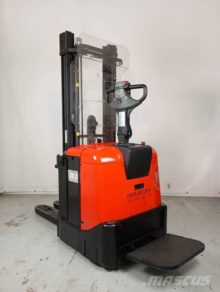 BT SPE 125 Apiladores eléctricos autopropulsados