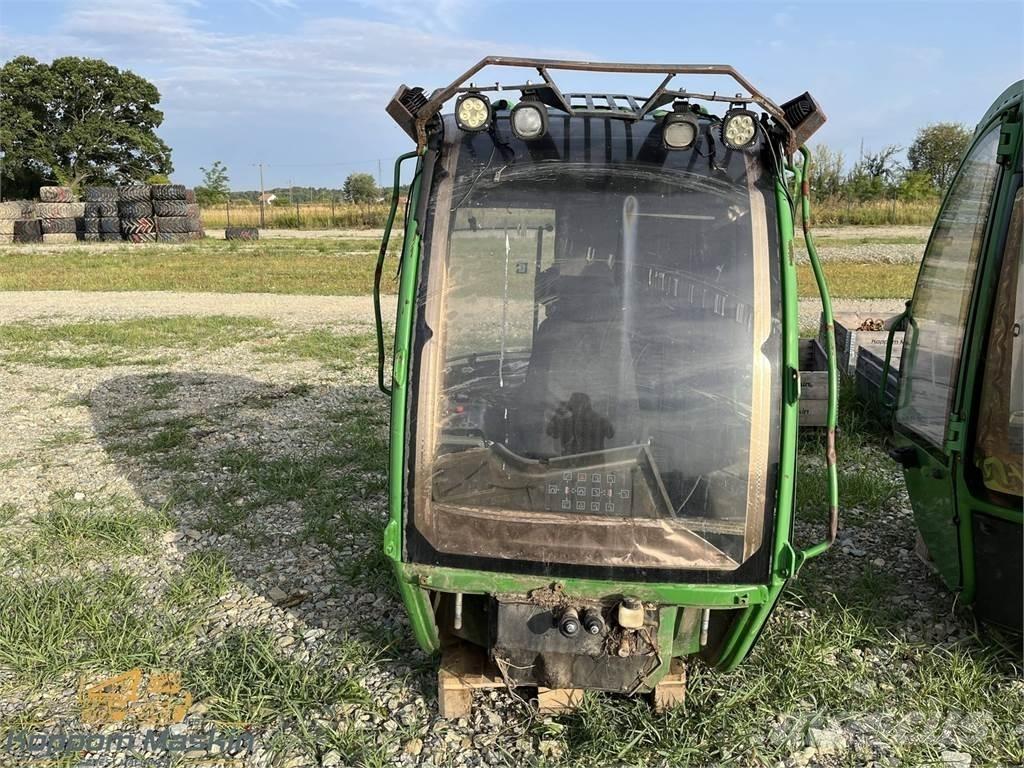 John Deere 1010E Cabinas e interior