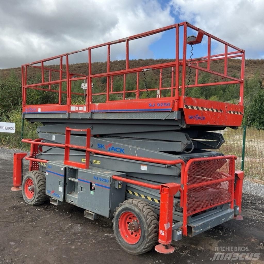 SkyJack SJ 9250 RT Plataformas tijera