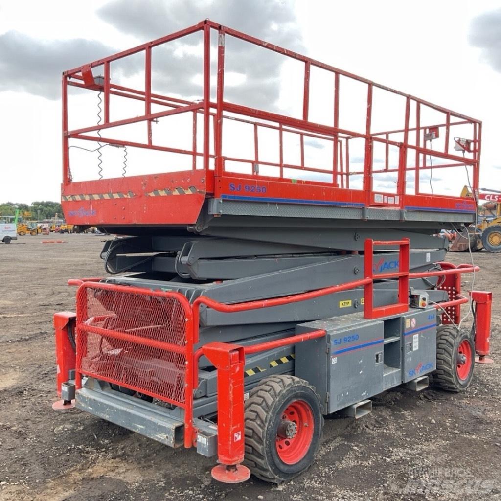 SkyJack SJ 9250 RT Plataformas tijera
