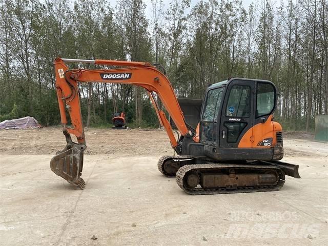 Doosan DX 60 Mini excavadoras < 7t