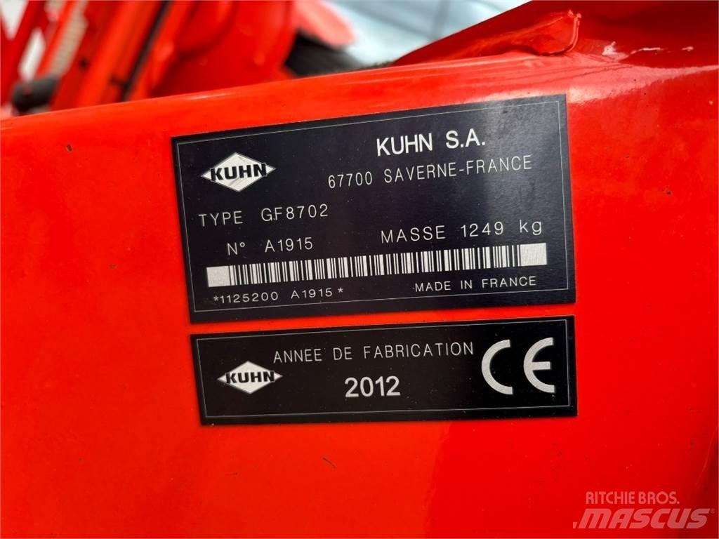 Kuhn GF 8702 Rastrillos y henificadores