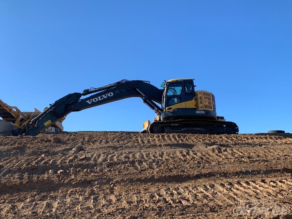 Komatsu 138 us -8 Excavadoras de cadenas