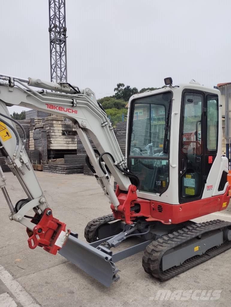 Takeuchi TB 225 Mini excavadoras < 7t