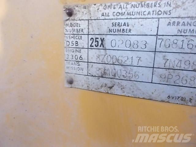 CAT D 5 B Buldozer sobre oruga