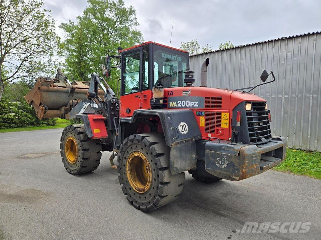 Komatsu WA200PZ-6 Cargadoras sobre ruedas