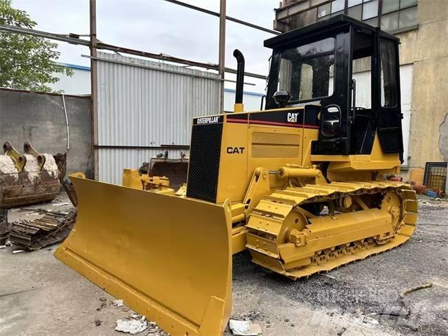 CAT D 4 C Buldozer sobre oruga
