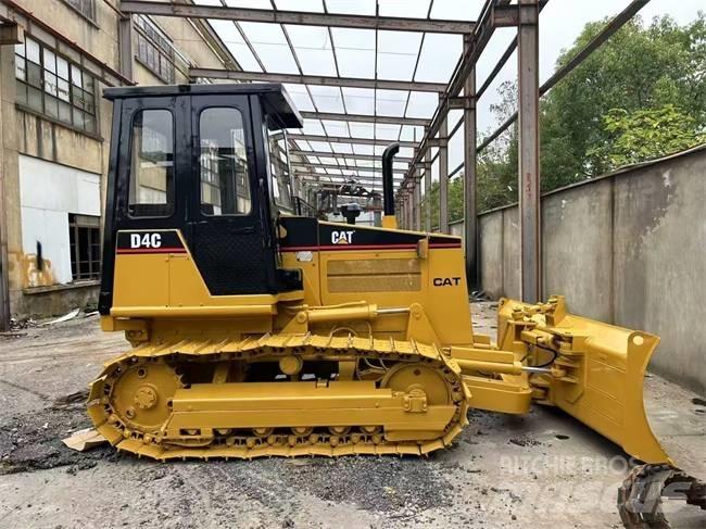 CAT D 4 C Buldozer sobre oruga