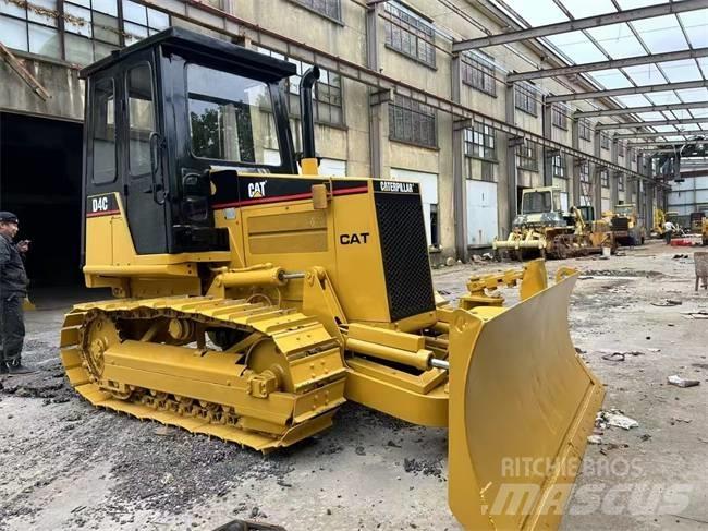 CAT D 4 C Buldozer sobre oruga