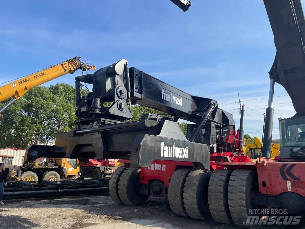 Fantuzzi CS 45 KM Manipulador de contenedores