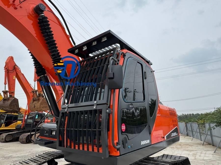 Doosan DX 225 LCA Excavadoras de cadenas