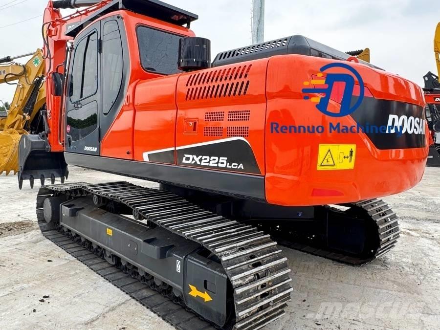 Doosan DX 225 LCA Excavadoras de cadenas