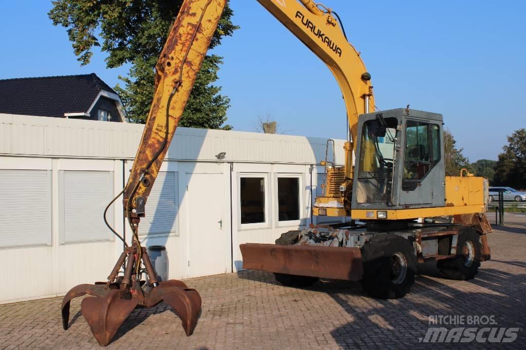 Furukawa W 630 E Excavadoras de ruedas
