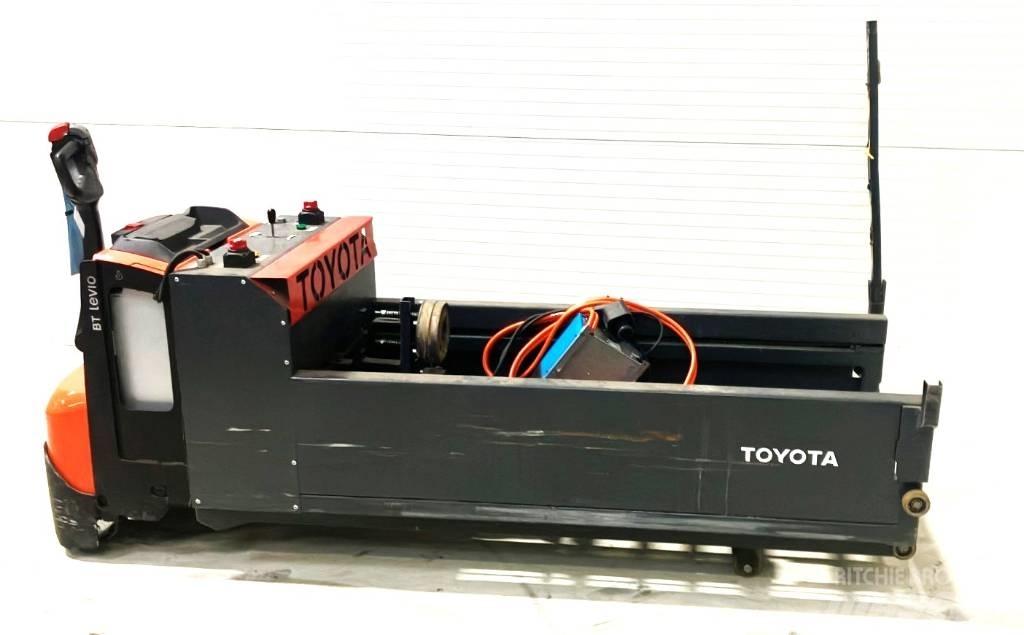 Toyota LWE200 + tugger Transpaletas Manuales
