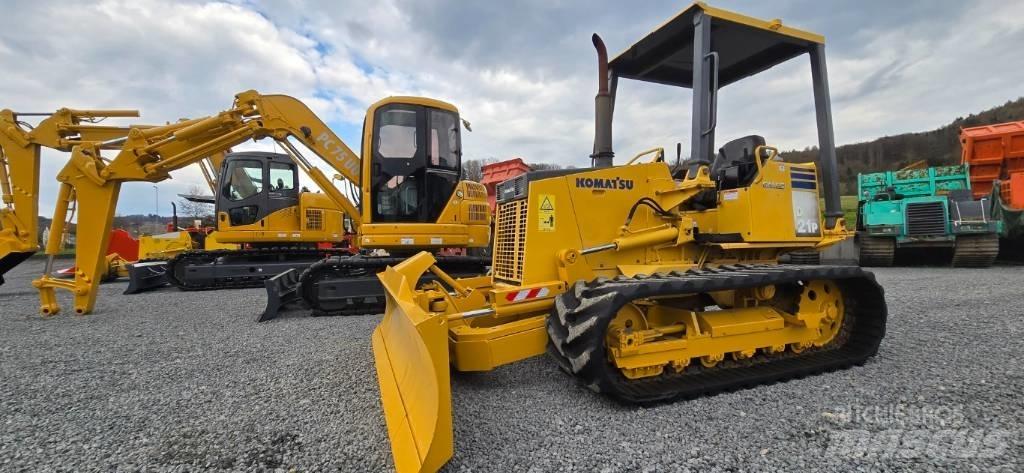 Komatsu D 21 P-8 Buldozer sobre oruga