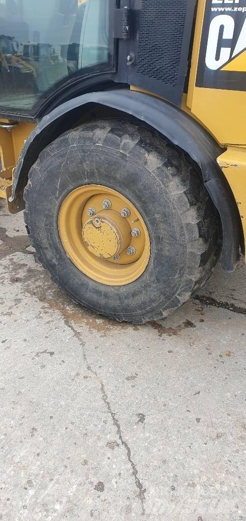 CAT 906M Cargadoras sobre ruedas