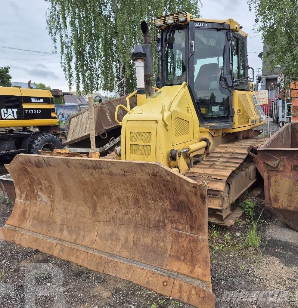 Komatsu D 51 EX-22 Buldozer sobre oruga
