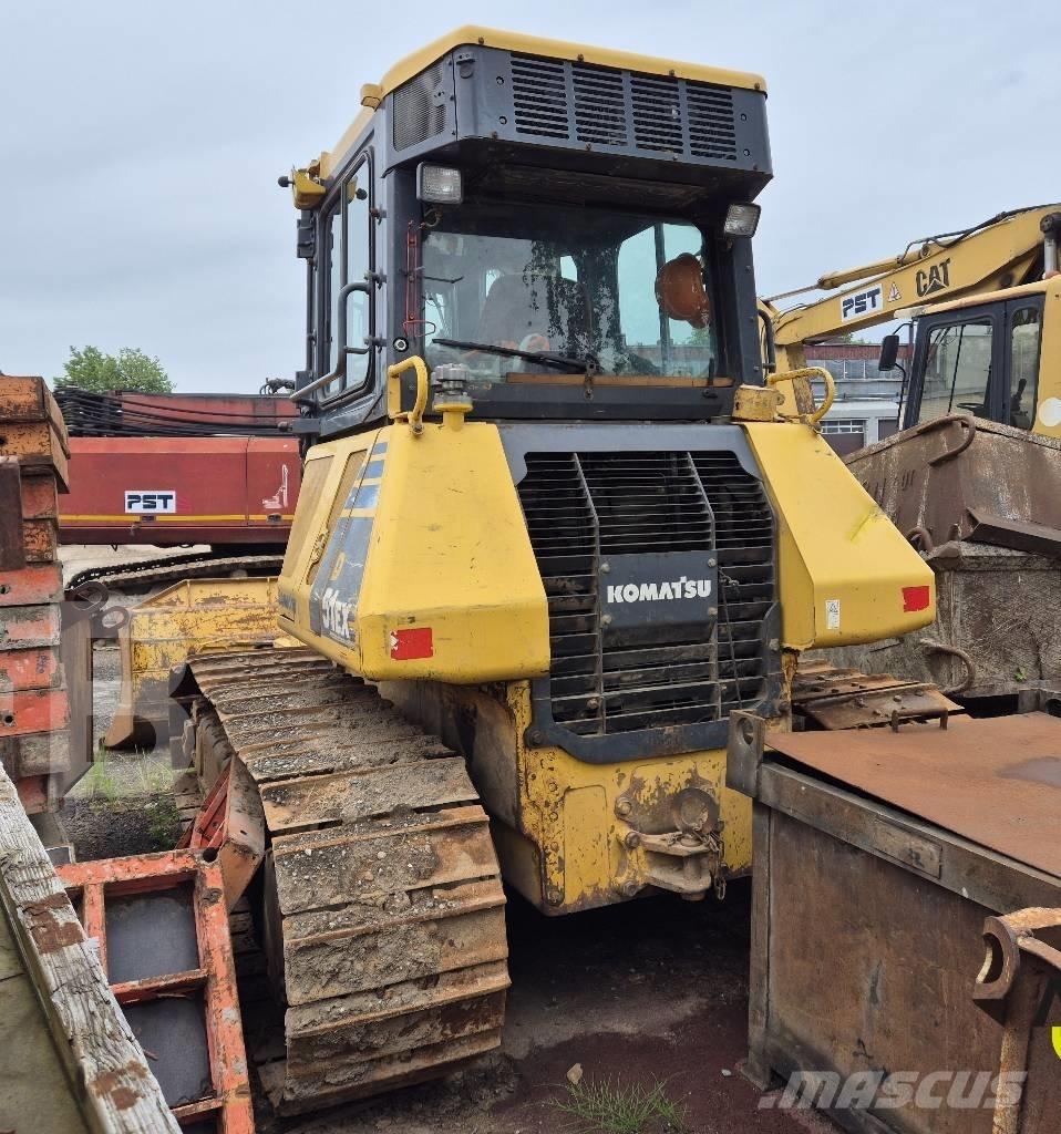 Komatsu D 51 EX-22 Buldozer sobre oruga