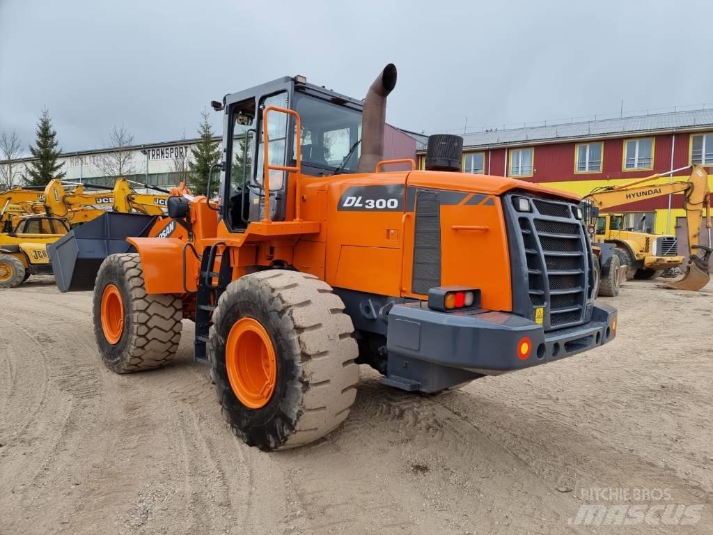 Doosan DL 300-3 Cargadoras sobre ruedas