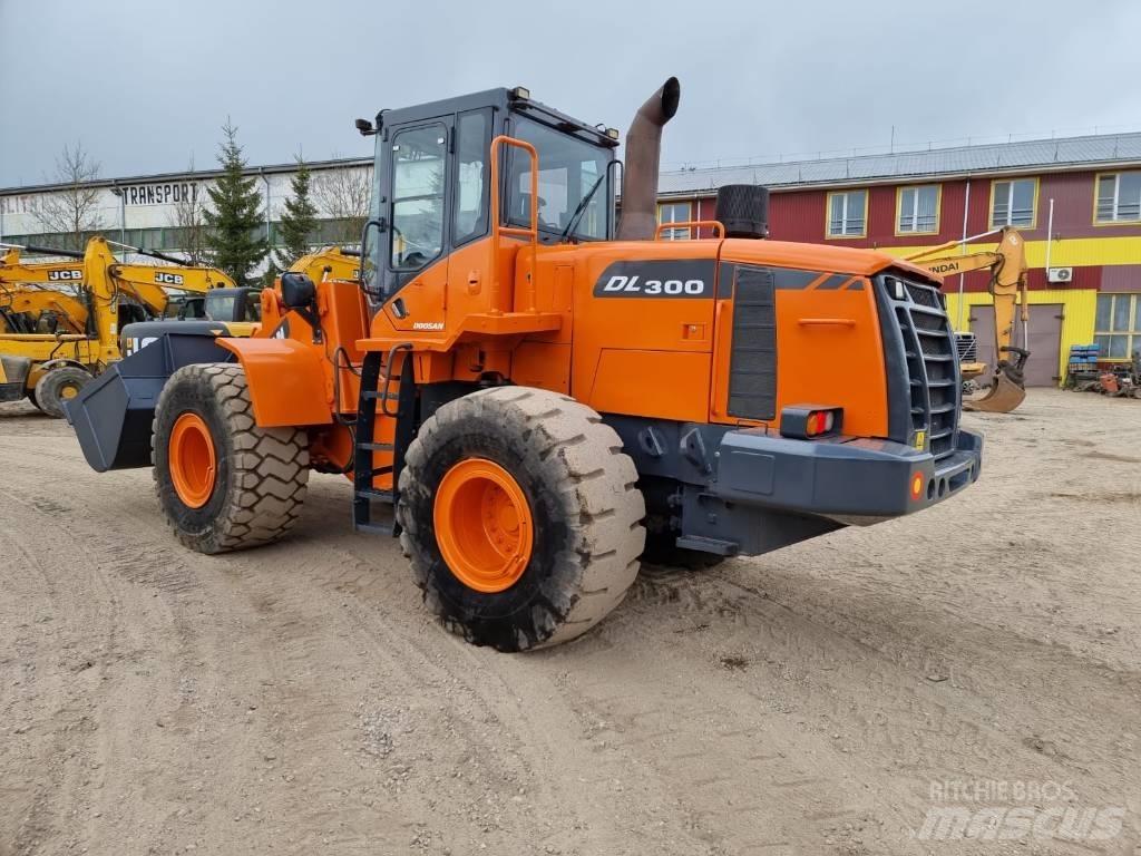 Doosan DL 300-3 Cargadoras sobre ruedas