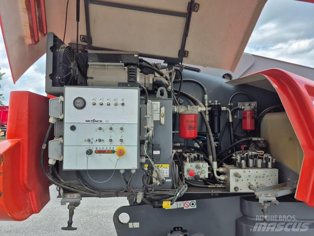SkyJack SJ 66 T Plataforma de trabajo articulada