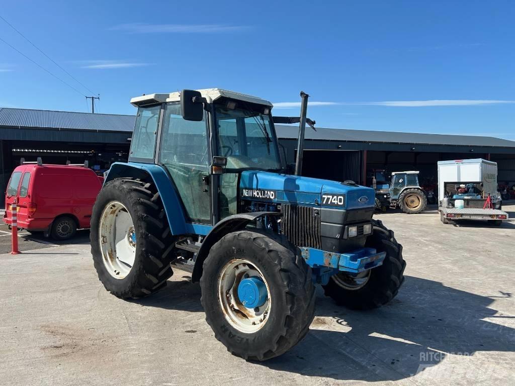 New Holland 7740 Tractores