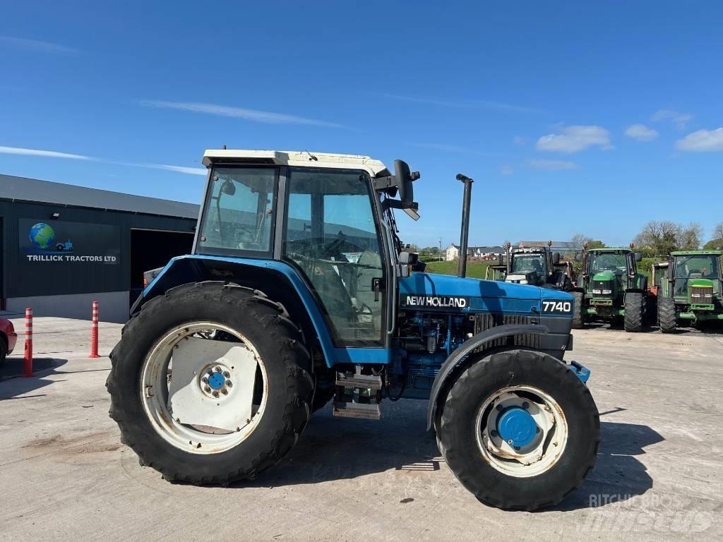 New Holland 7740 Tractores