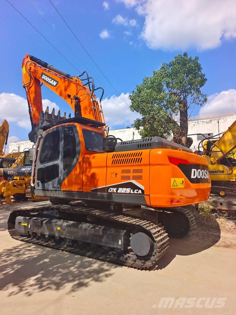 Doosan DX 225 LCA Excavadoras de cadenas
