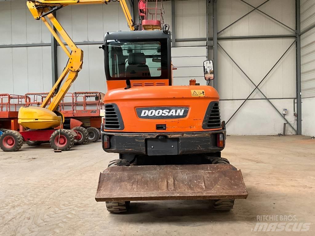 Doosan DX 55 W Excavadoras de ruedas