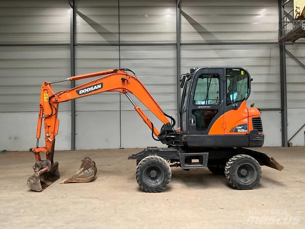 Doosan DX 55 W Excavadoras de ruedas