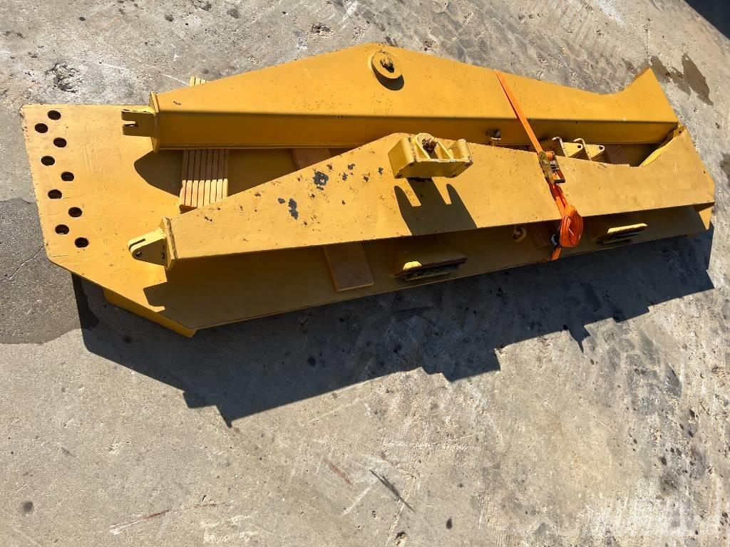 CAT 735 Puertas traseras