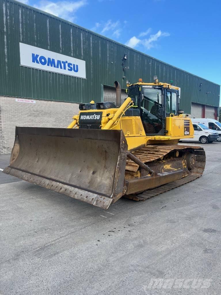 Komatsu D65PX-18E0 Buldozer sobre oruga