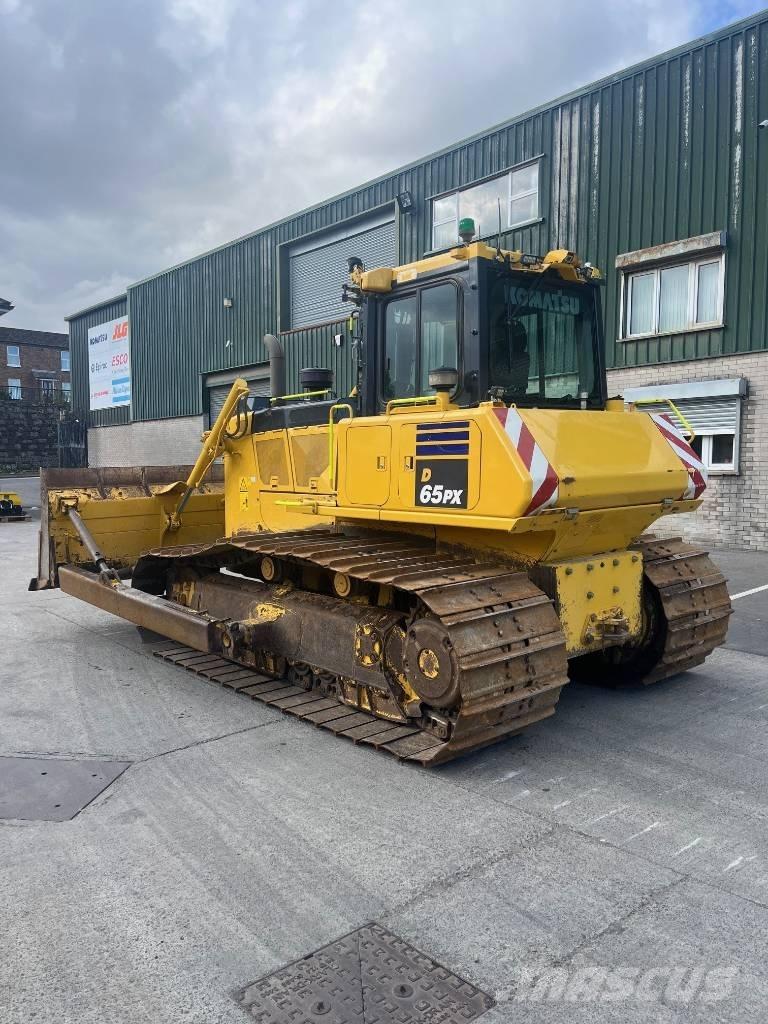 Komatsu D65PX-18E0 Buldozer sobre oruga