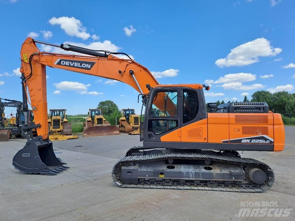 Develon DX225LC-7M Excavadoras de cadenas