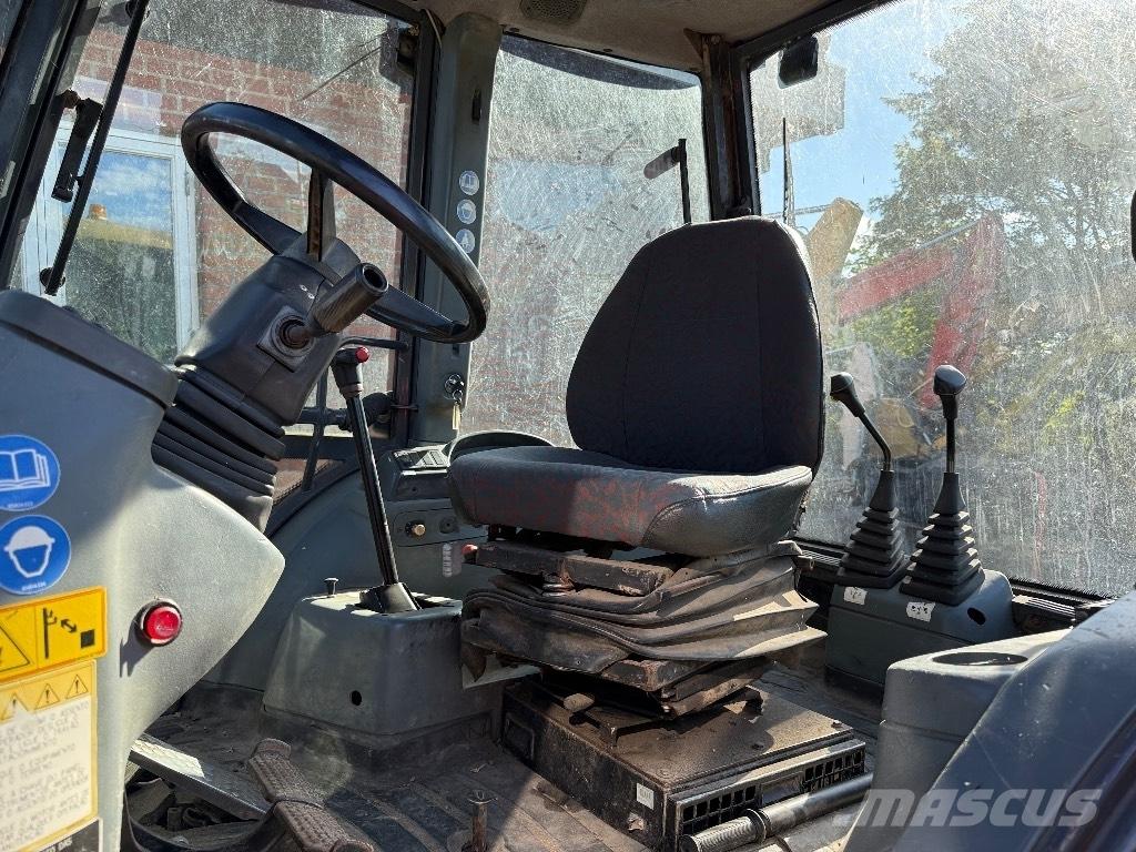 New Holland NH 95 Retrocargadoras