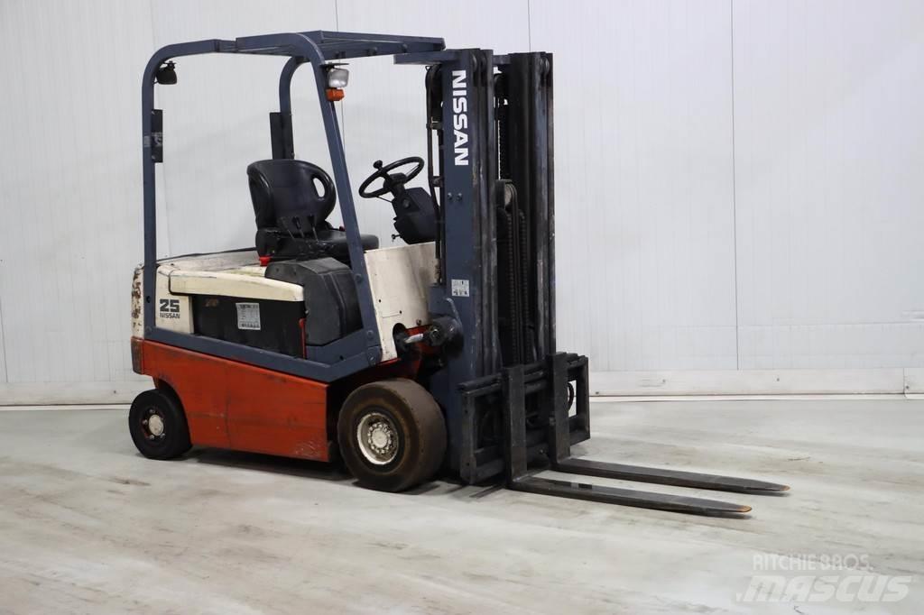 Nissan Q02L25CU Carretillas de horquilla eléctrica