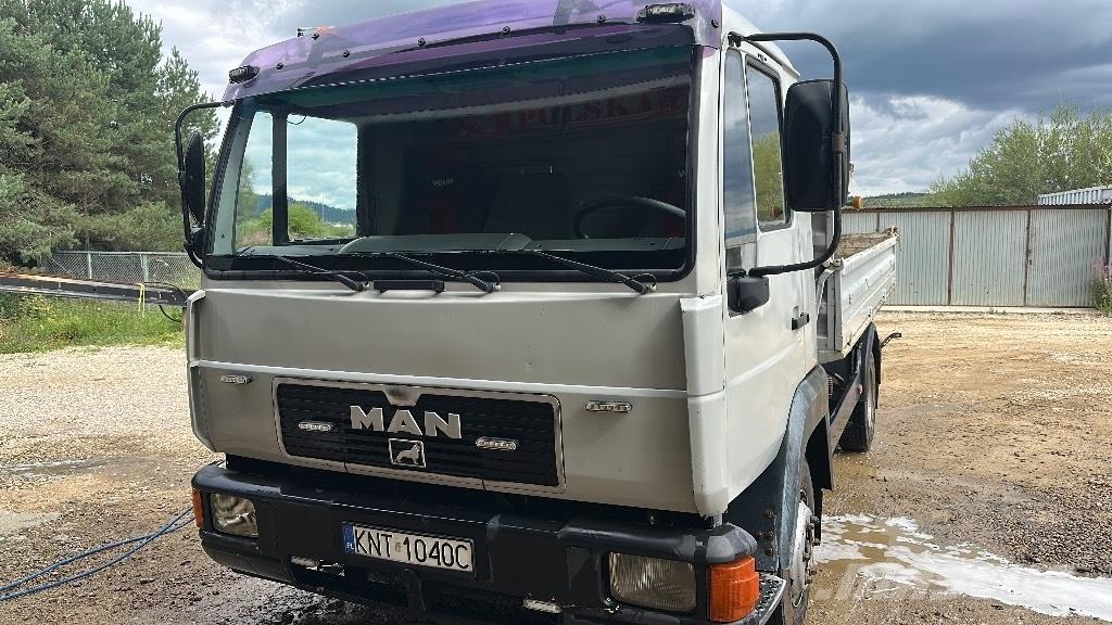 MAN L 2000. 10.163 Camiones bañeras basculantes o volquetes
