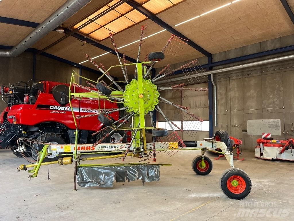 CLAAS Liner 880 L Rastrillos y henificadores