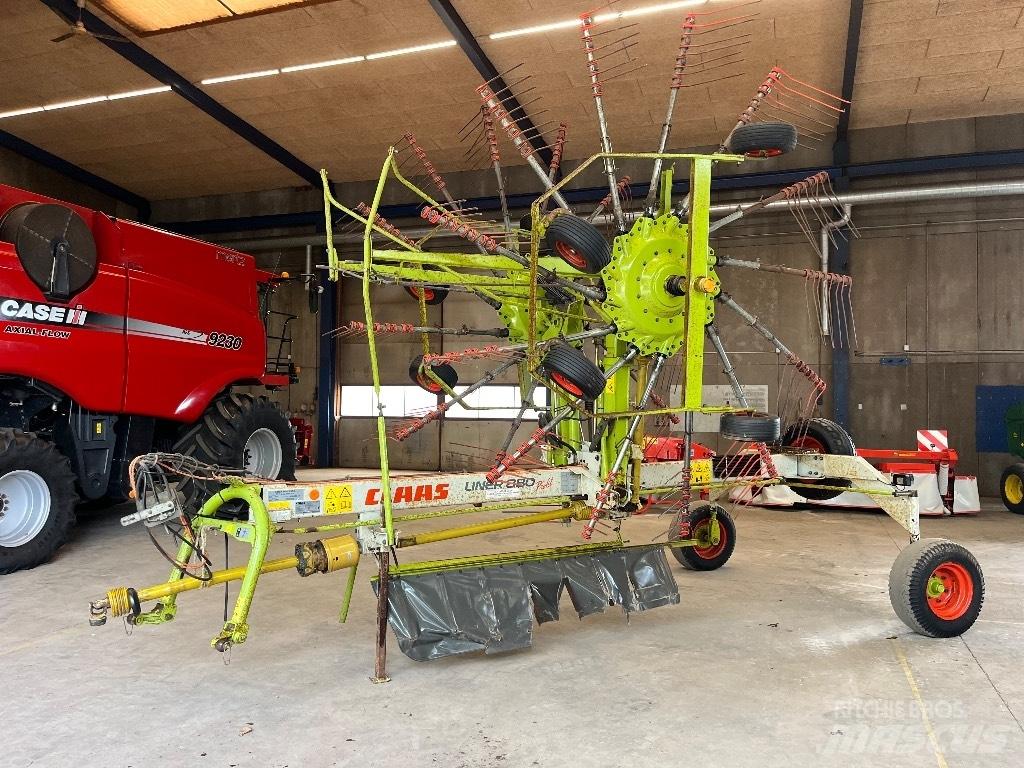 CLAAS Liner 880 L Rastrillos y henificadores