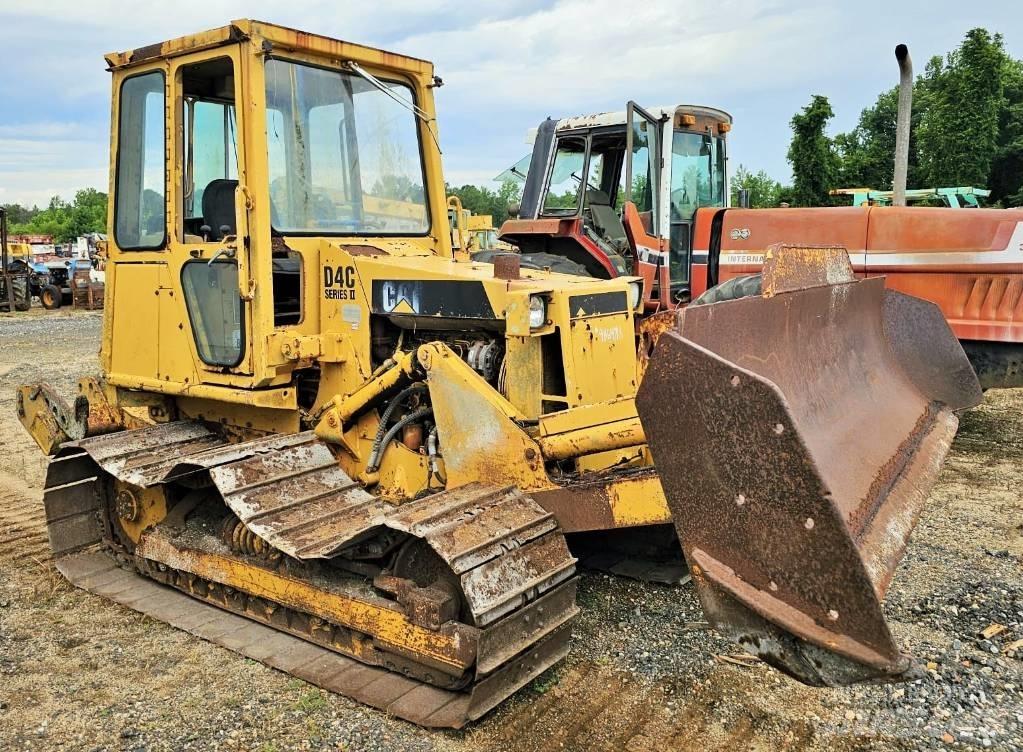 CAT D 4 C Buldozer sobre oruga